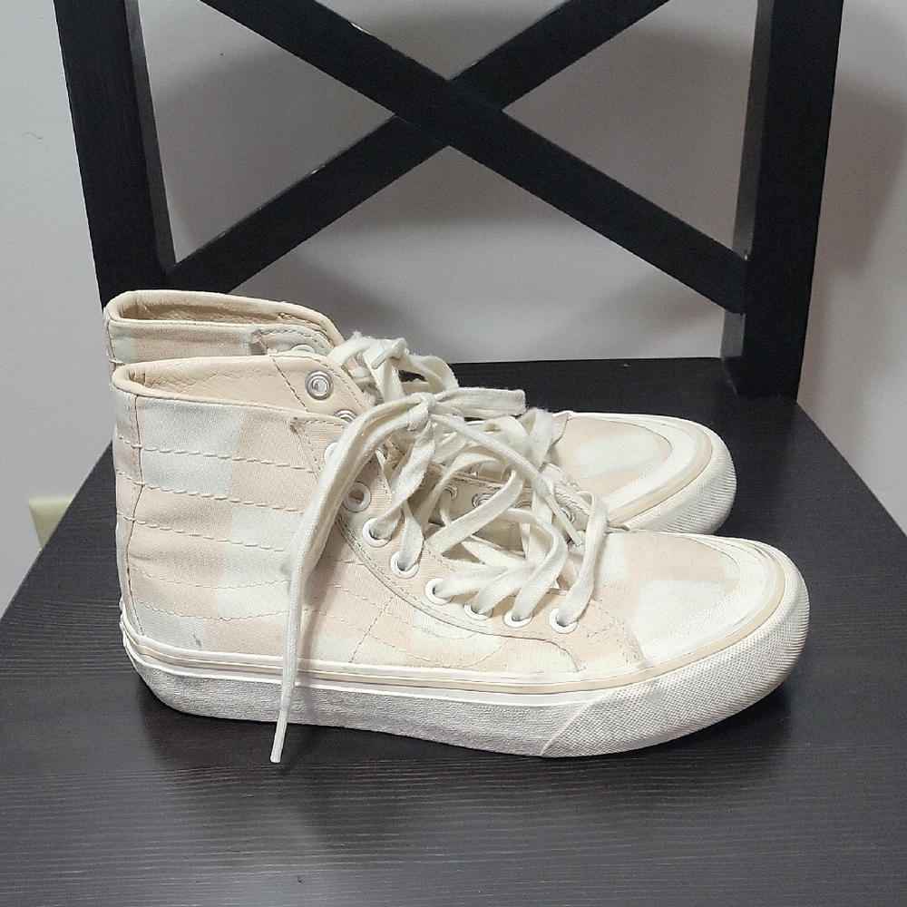 Women's High-Top Sneakers in Cream and pink
